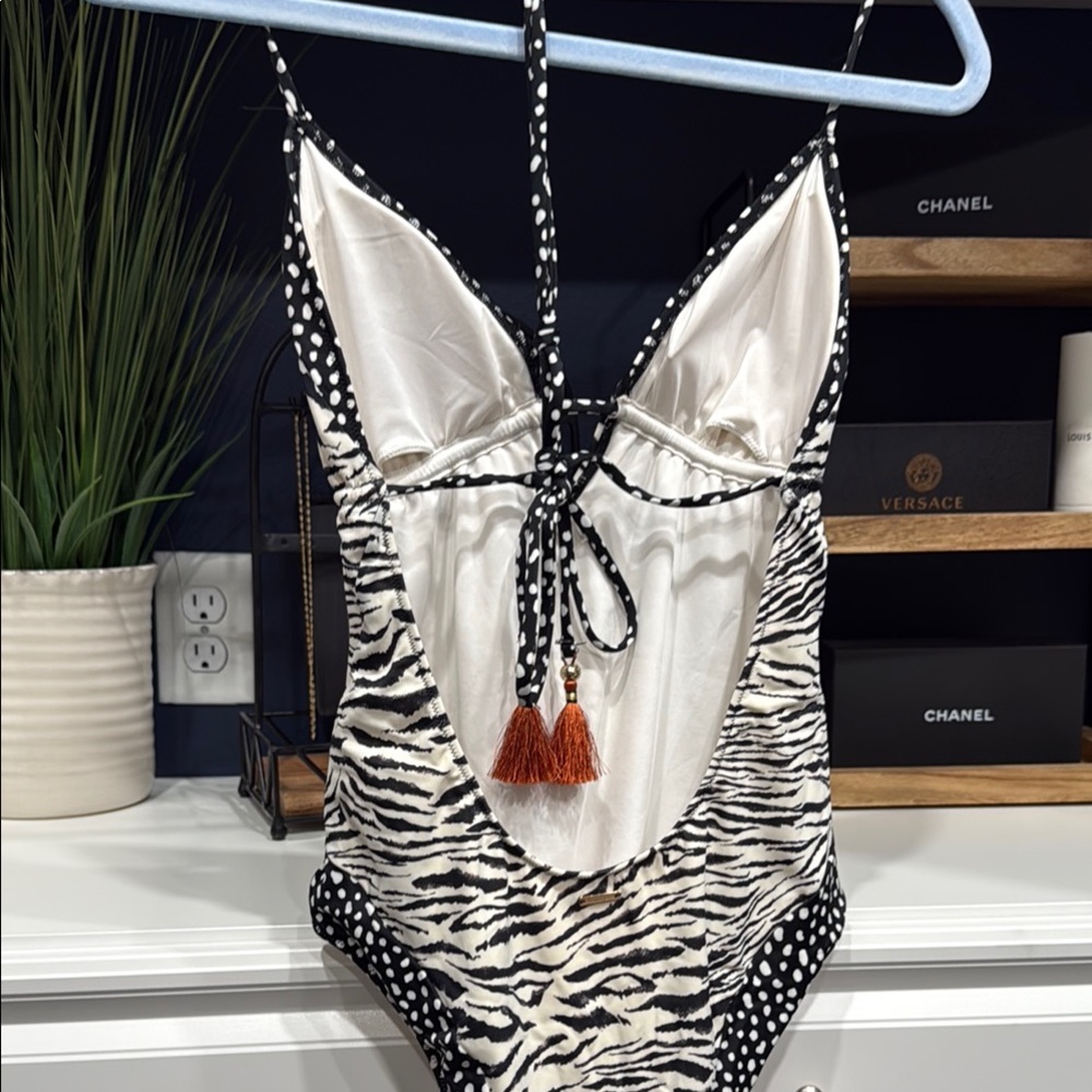VICTORIA’S SECRET SZ M Zebra Print One Piece Swimsuit - Picture 7 of 8